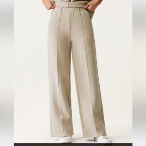 NEW $75 OGL FuzzLuxe
High Waisted Straight Leg Pull On Pant XS